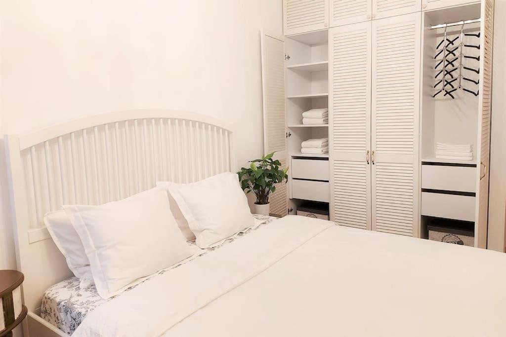 Cosy Boutique 61 Sqm Apartment - Private Parking - Ten Blocks Residence Bukarest Kültér fotó