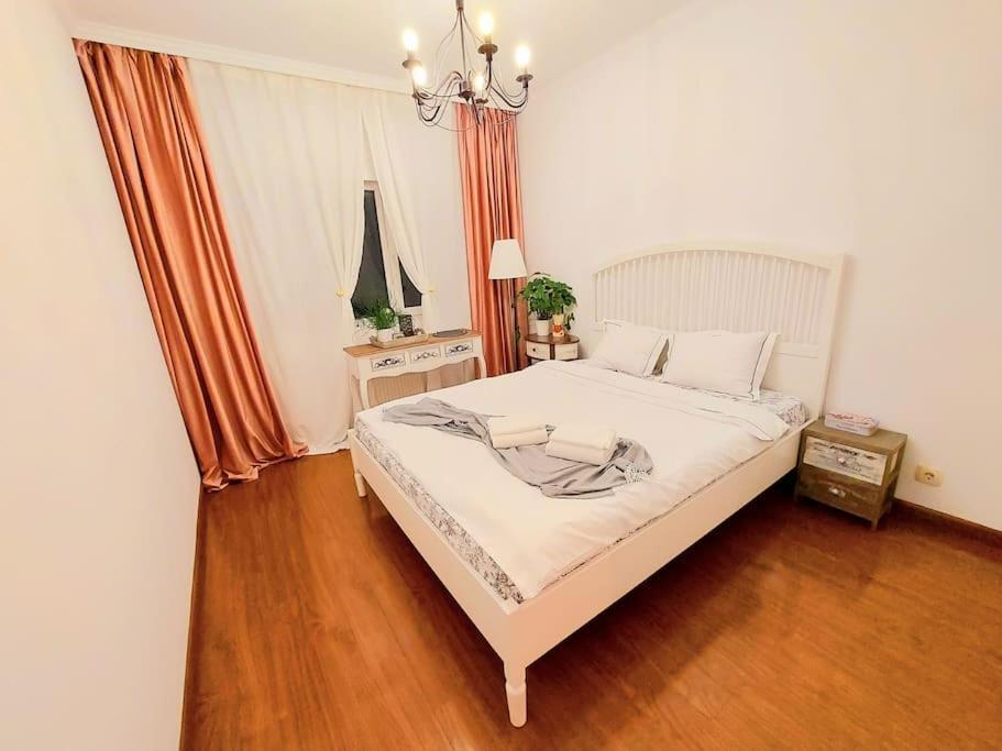 Cosy Boutique 61 Sqm Apartment - Private Parking - Ten Blocks Residence Bukarest Kültér fotó