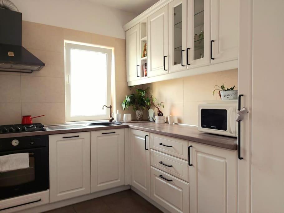 Cosy Boutique 61 Sqm Apartment - Private Parking - Ten Blocks Residence Bukarest Kültér fotó